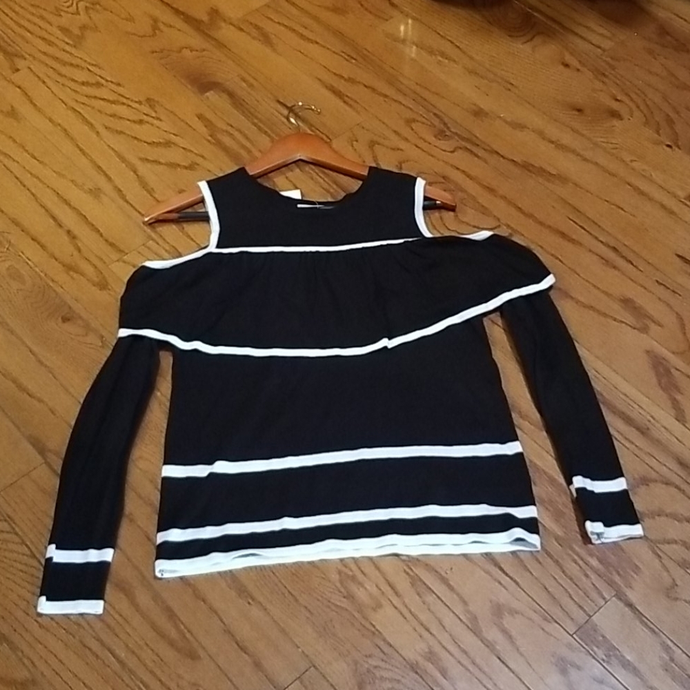 Cold Shoulder top - Picture 4 of 9